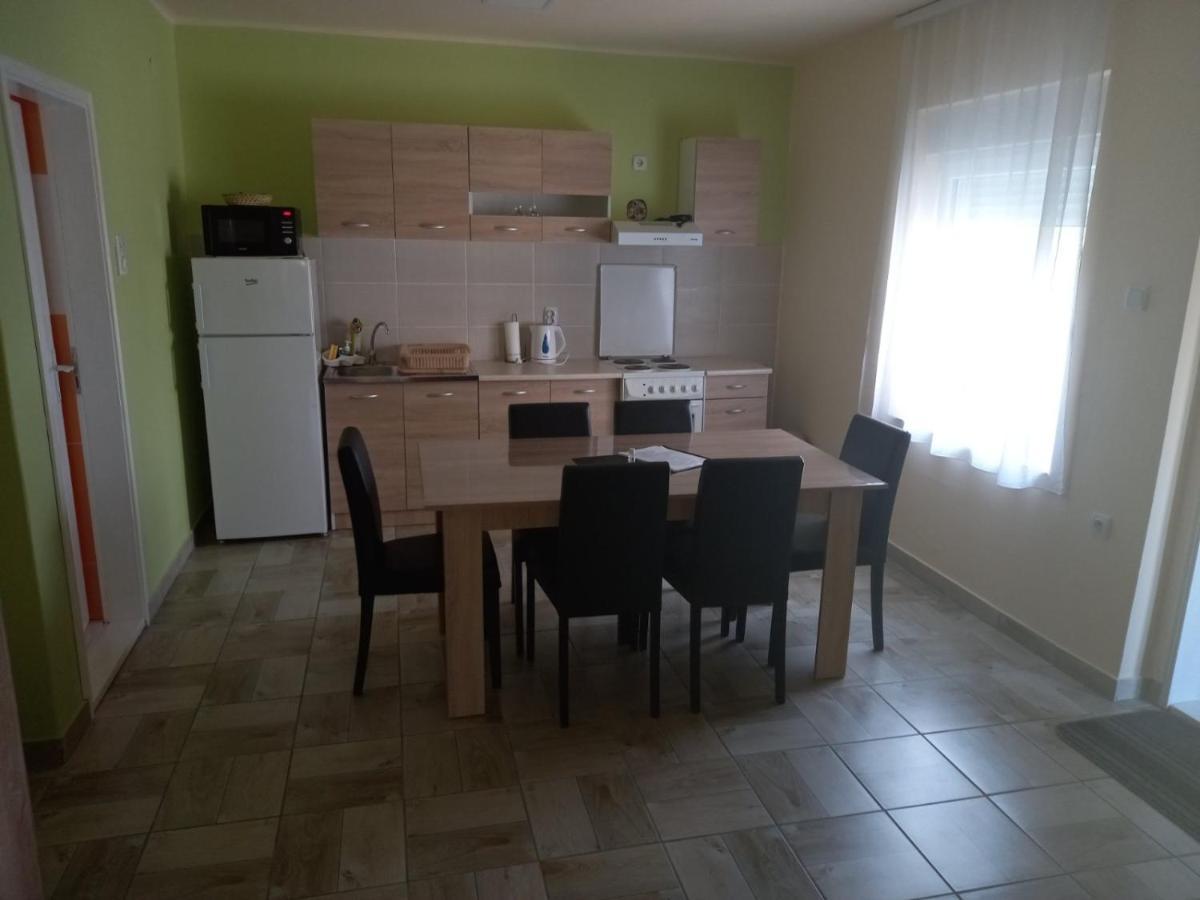 Apartman Fiva Apartment Pacir Exterior photo