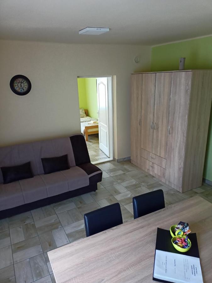 Apartman Fiva Apartment Pacir Exterior photo